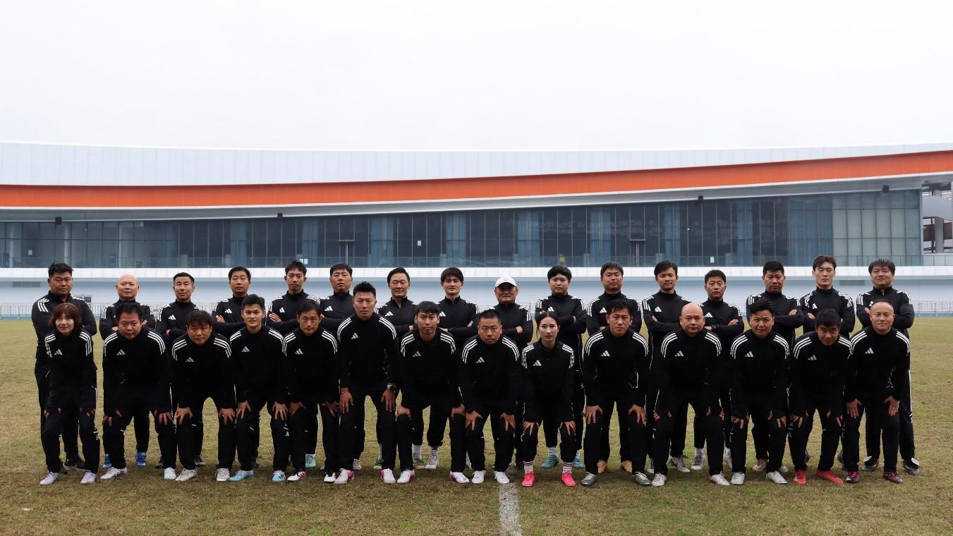 九游正版-足协举办精英青训教练员专项培训班，周穗安、李春满授课